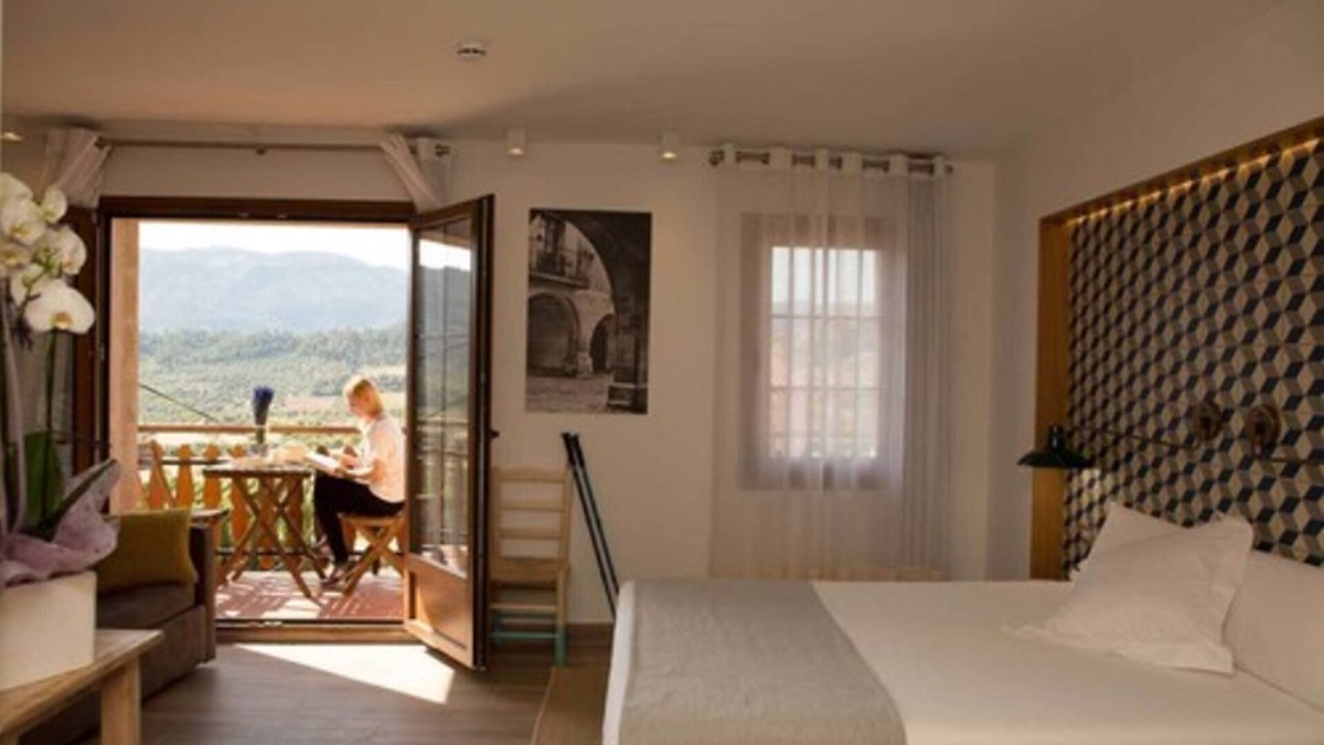 Horta de Sant Joan Hotel | Hotel Miralles
