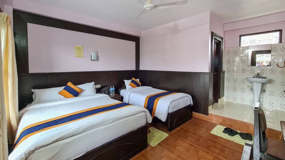 Sauraha House | Hotel Monalisa Chitwan with including Bed and Breakfast