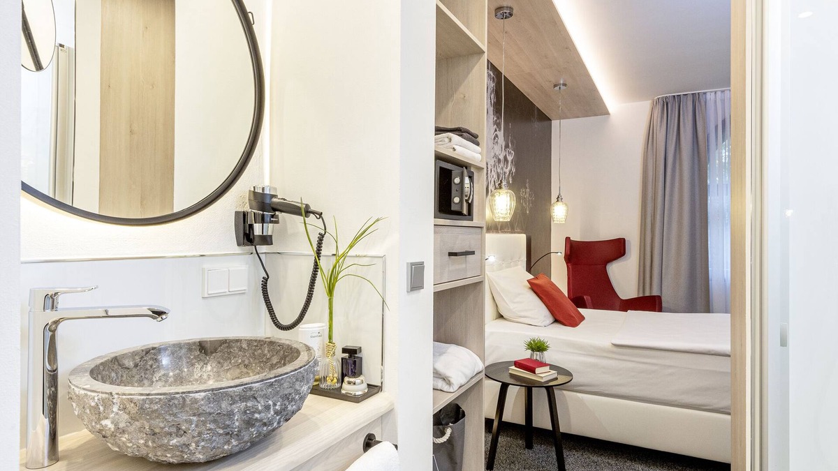 Buettelborn Hotel | Hotel Monika
