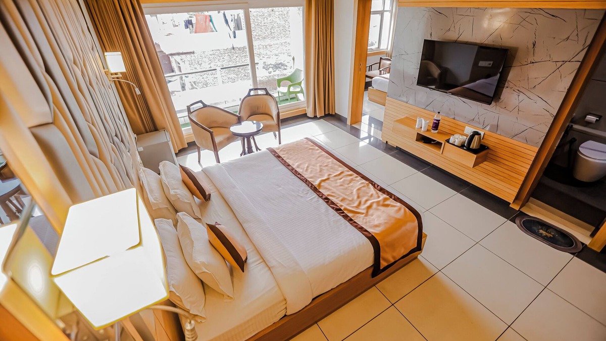 Mathura Hotel | Hotel Mukut Mani Govardhan