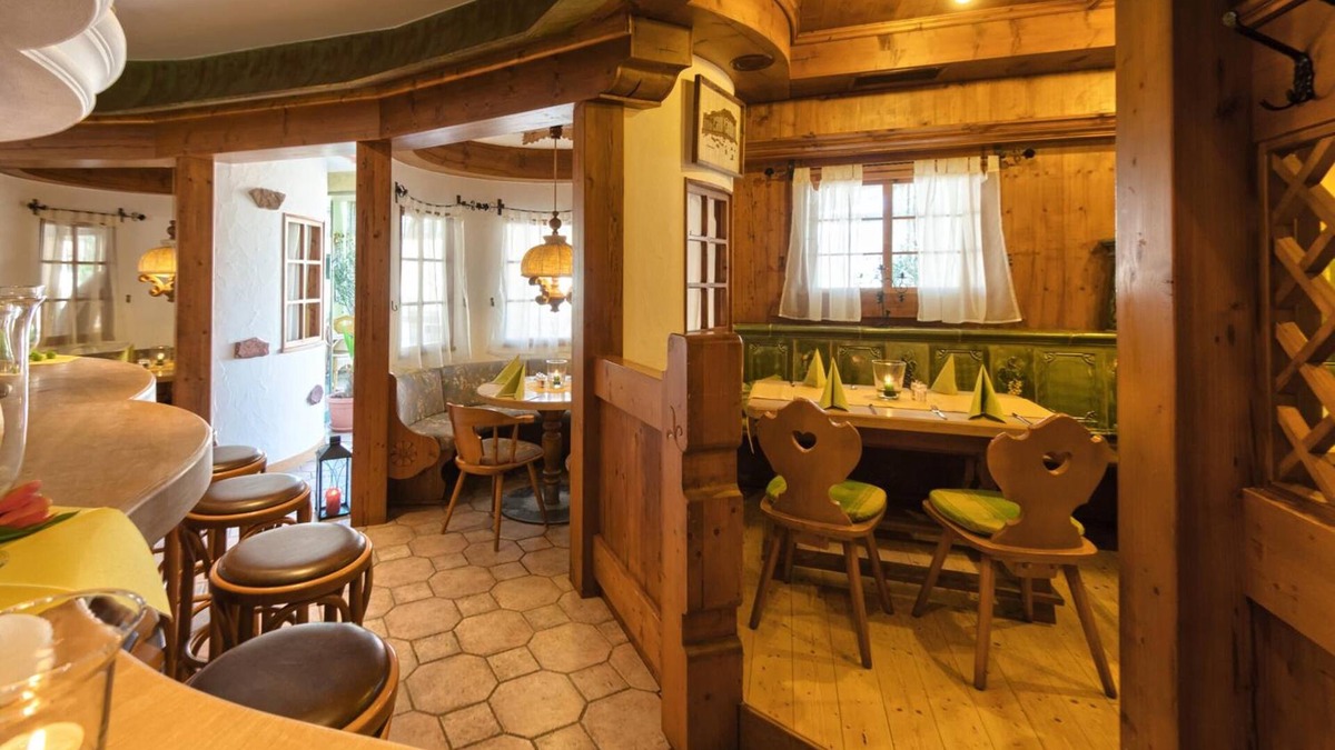 Rust Hotel | Hotel Mythos