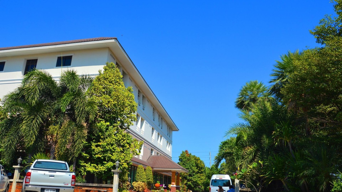 Thap Yao Hotel | Hotel near Suvarnabhumi Airport, 15 minutes drive.We service 24 hours.
