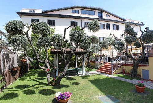 Lariano Hotel | Hotel Nespolo D'Oro