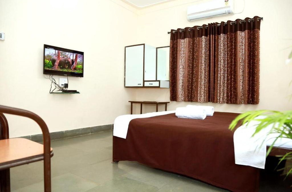 Ghodegaon Hotel | Hotel New India Bhimshakar