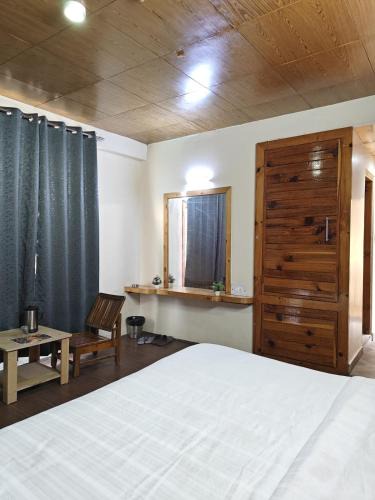 Zirakpur Hotel | Hotel New Infraview - luxuries rooms with Cooled AC