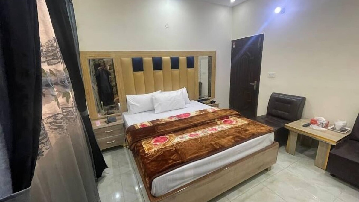 Johar Town Hotel | Hotel New Royal Palace