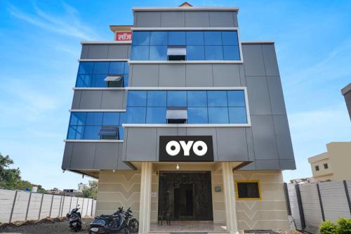 Alandi Hotel | Hotel O Crown & Lodge