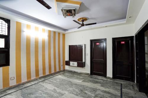 Indirapuram Hotel | Hotel O Deep Residency