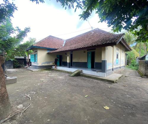 Kecamatan Pringgarata Hotel | Hotel O Gians Homestay Near SMKN 2 Kuripan