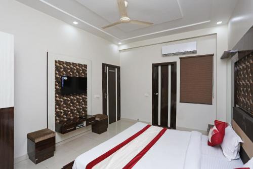 Sikandra Hotel | Hotel O KN Plaza Billoch Pura Railway Station