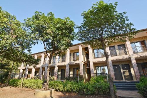 Shahapur Hotel | Hotel O Midway Park Resort