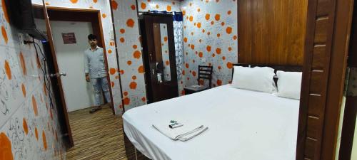 Thane West Hotel | Hotel O Shiv Vandana Inn