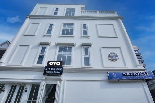 Ludhiana Hotel | Hotel O Sky White House