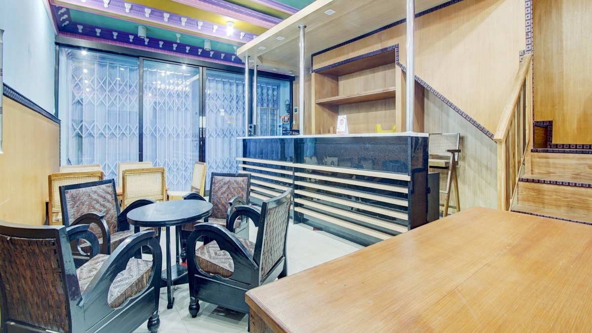Malang Hotel | Hotel O Sybilla Cafe & Homestay
