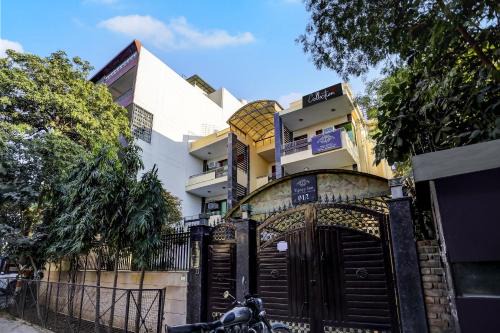 DLF Phase 5 Hotel | Hotel O Uk House Residency