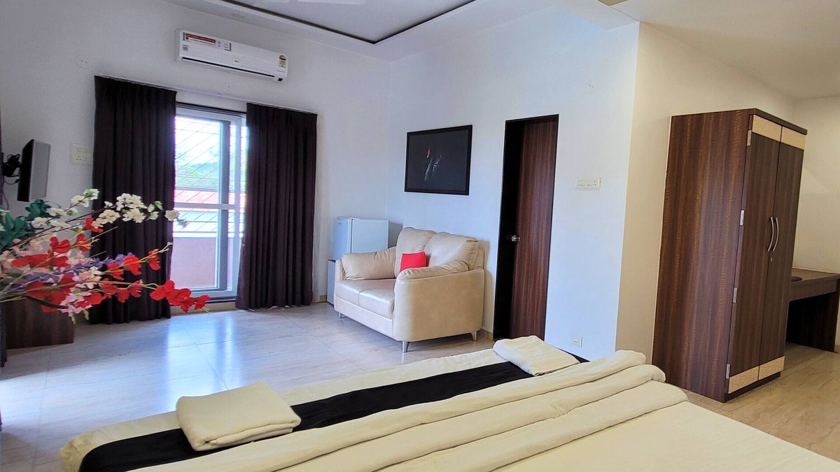 Talegaon Dabhade Hotel | Hotel Om Inn