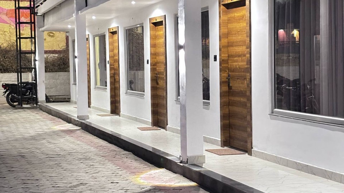 Haraiya Hotel | Hotel Omkar Palace