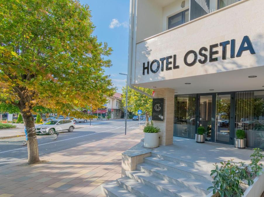 Momchilgrad Hotel | Hotel Osetia Garden