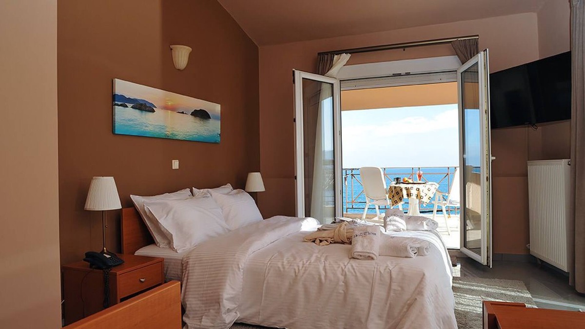 Platana Apartment | Hotel Pelagos Studios