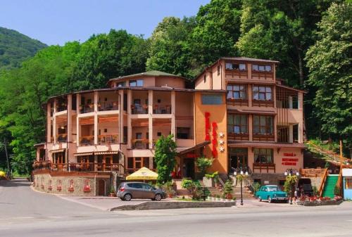 Caciulata Hotel | Hotel Perla Oltului