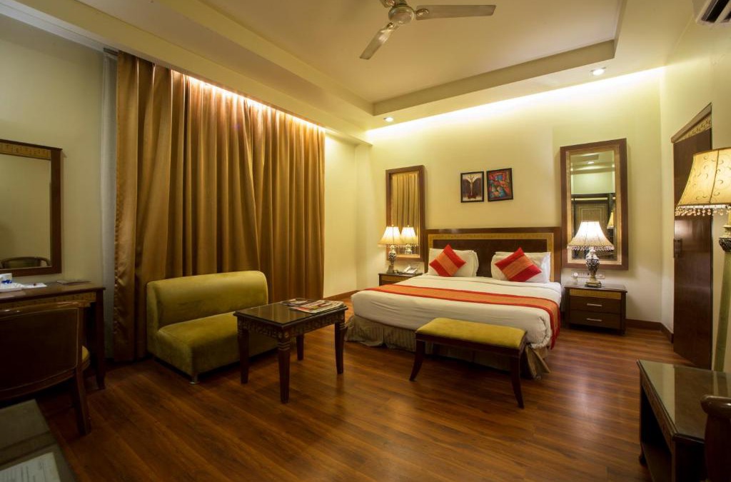 Pashim Vihar Hotel | Hotel Picasso Paschim Vihar Delhi - Couple Friendly Local IDs Accepted