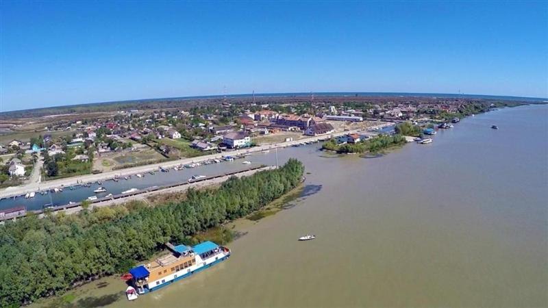 Sfantu Gheorghe Boat Rental | Hotel Plutitor Egreta1