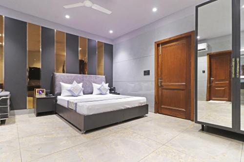 Jangpura Hotel | Hotel Preet Inn 05 mints walking Distance Nizamuddin Railway Station