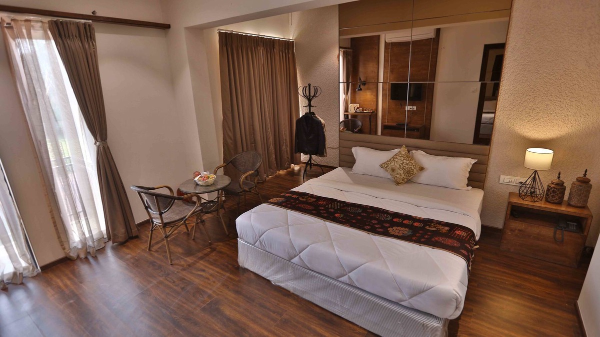 Jalgaon Hotel | Hotel President Cottage Resort