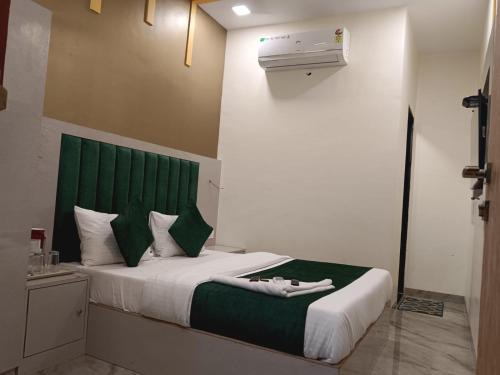 Goregaon West Hotel | HOTEL PRICELESS GALAXY NESCO Goregoan MUMBAI