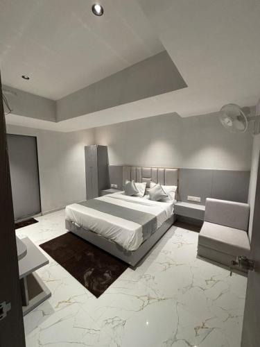 Prahlad Nagar Hotel | Hotel Pristine