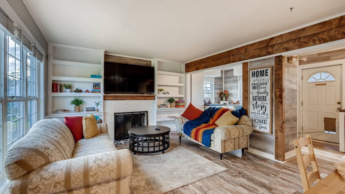 Lakewood House | Hotel Quality Stay in the Heart of Lakewood