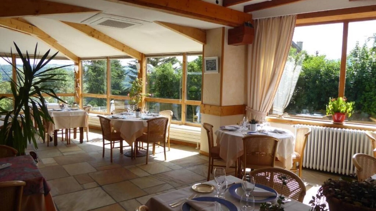 Saint-Julien-en-Champsaur Hotel | Hotel-restaurant Les Chenets