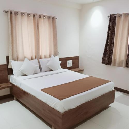 Somnath Hotel | Hotel Radhika