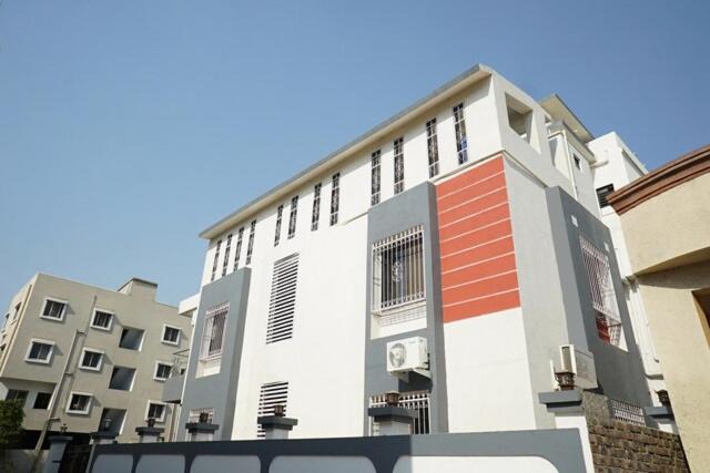 Pune Hotel | HOTEL RAJANIGANDHA home stay
