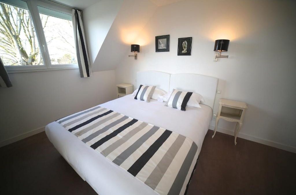 Saint-Hilaire-du-Harcouet Hotel | Hotel Restaurant Le Lion d'Or
