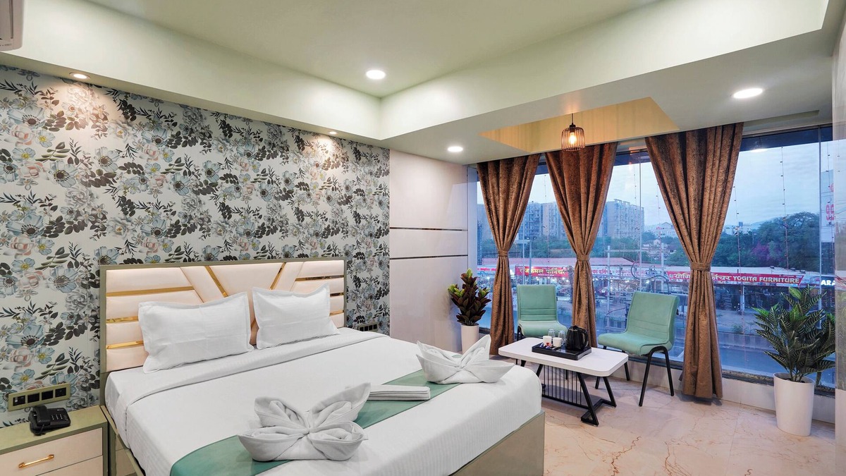 Wagholi Hotel | Hotel Regal Heaven
