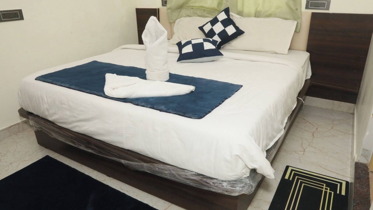 Whitefield Cabin | Hotel Rest O ITPL