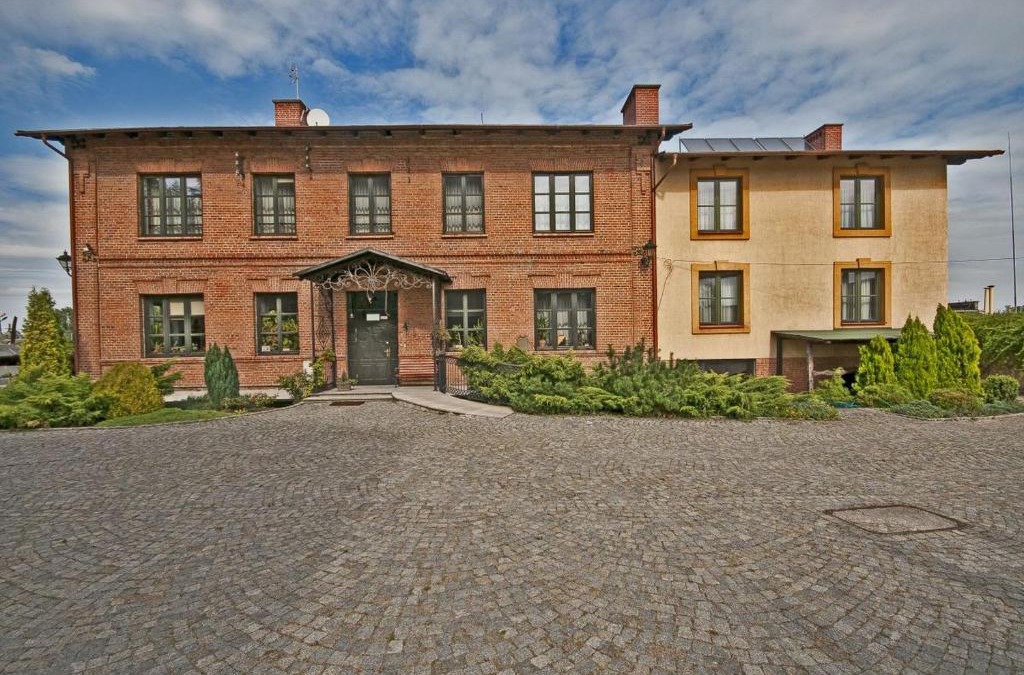 Ostrowiec Swietokrzyski Hotel | Hotel Restauracja Pod Parowozem