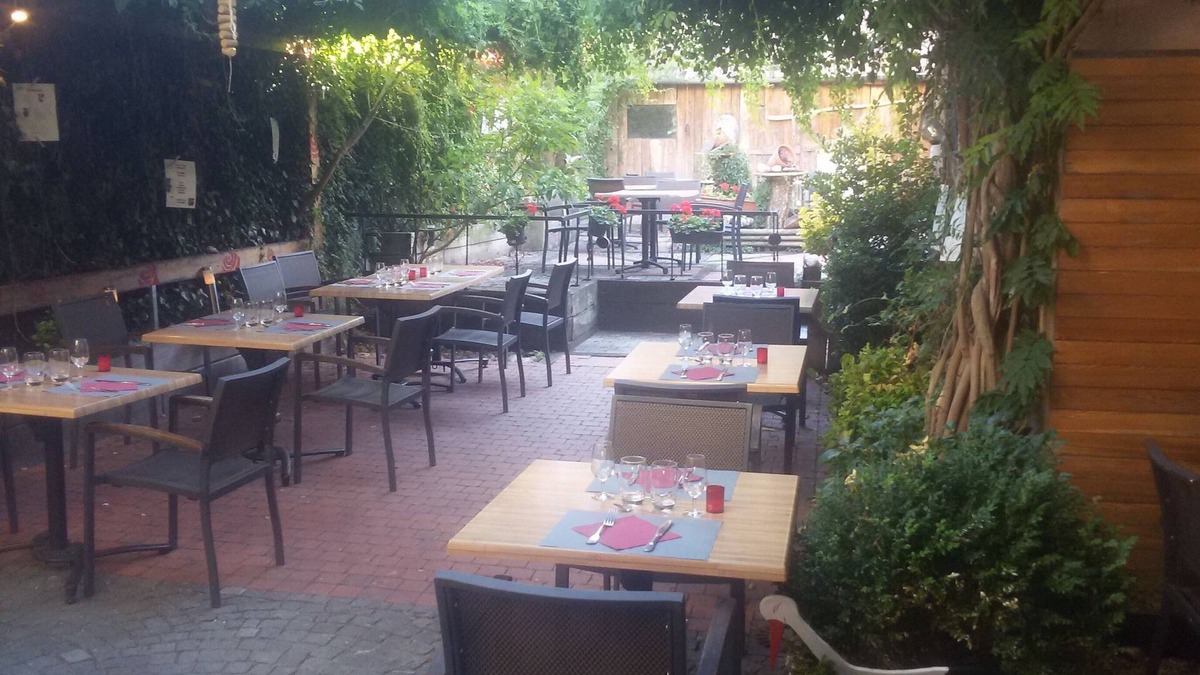 Neuf-Brisach Hotel | Hotel Restaurant Aux Deux Roses