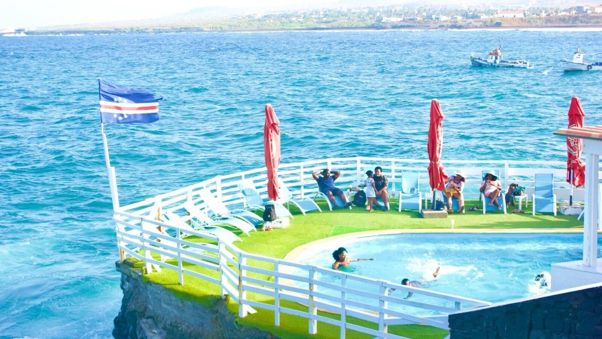 Pedra Badejo Hotel | Hotel Restaurant Falucho Paradise Beach