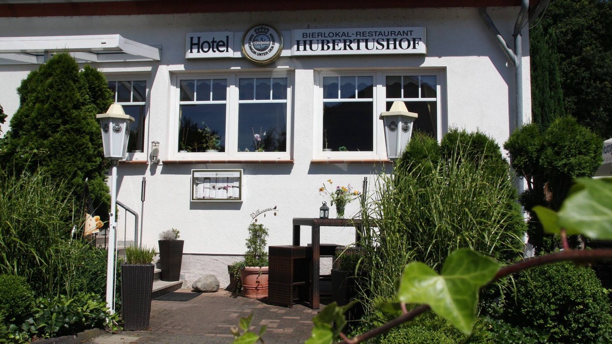 Schloß Neuhaus Hotel | Hotel Restaurant Hubertushof