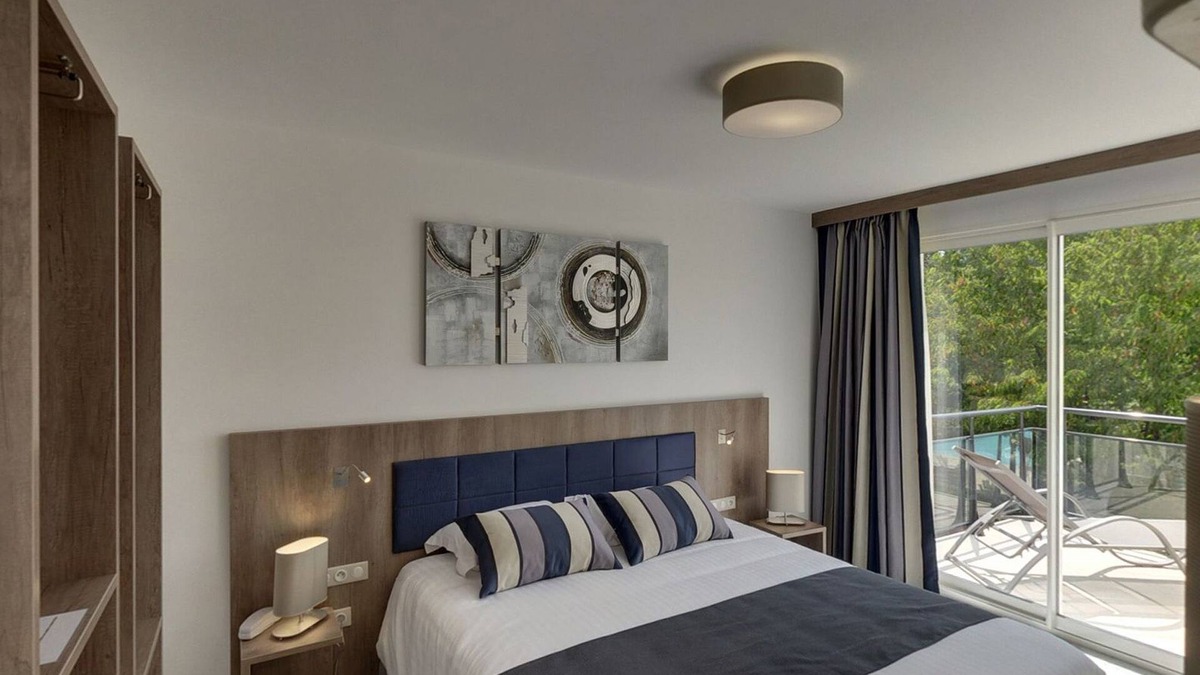 Pierrelatte Hotel | Hotel Restaurant Le Domaine des Oliviers