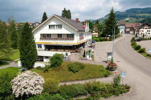 Neu St Johann Hotel | Hotel-Restaurant Sternen