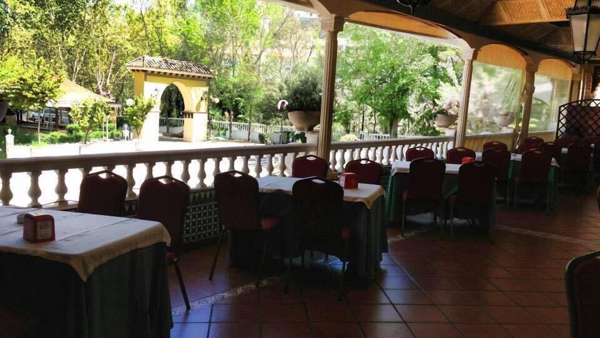 Pinos Puente House | Hotel Restaurante Montserrat