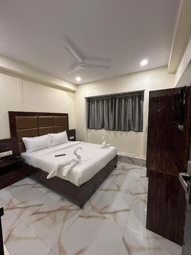 Grant Road Hotel | Hotel Rinza Residency