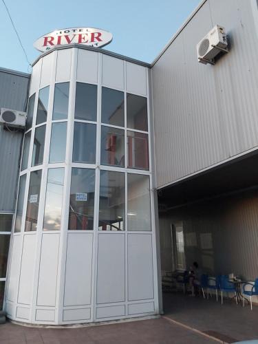 Tirgu Jiu Hotel | HOTEL RIVER