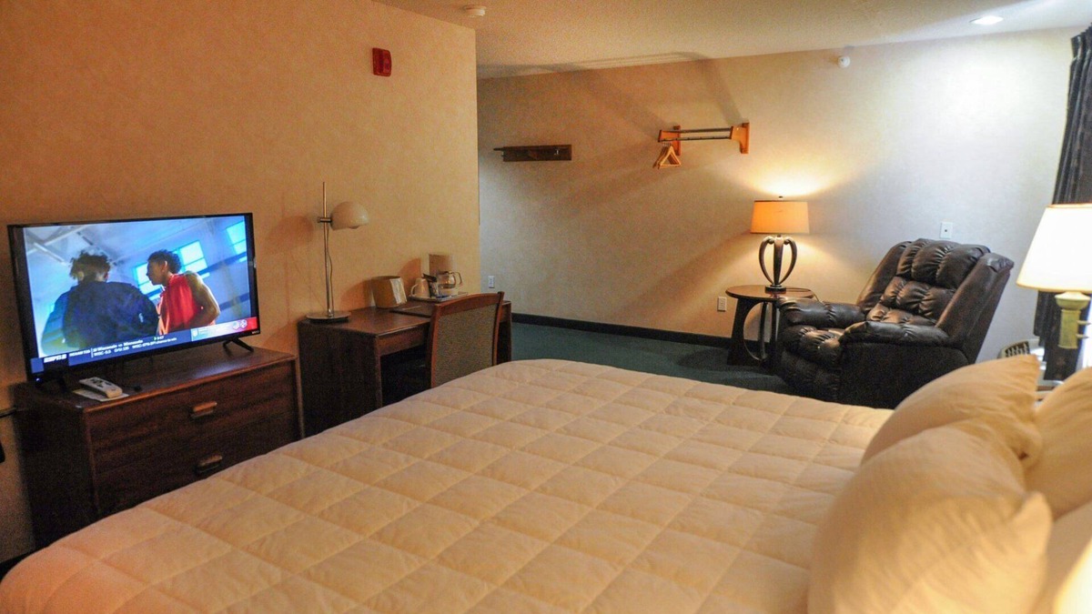 Yuma Hotel | Hotel room with ONE KING BED