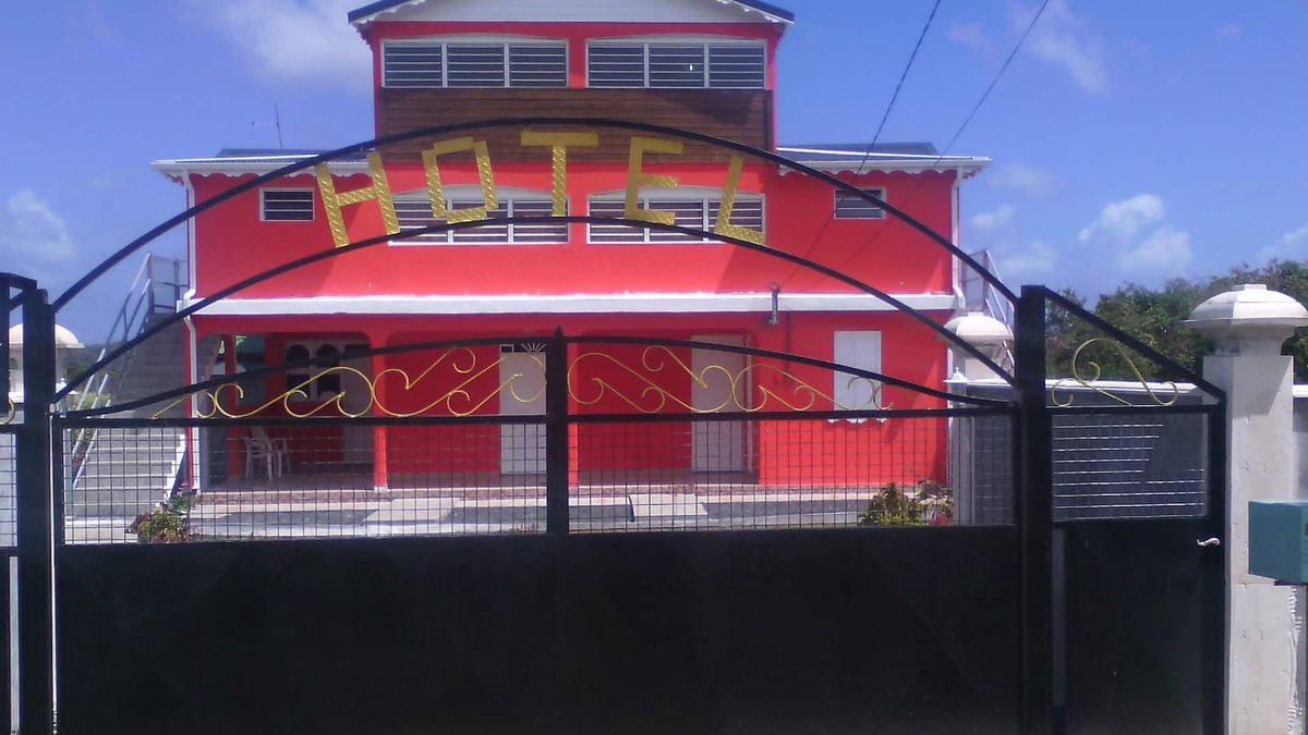 Port-Louis Hotel | Hotel rooms with private bathroom