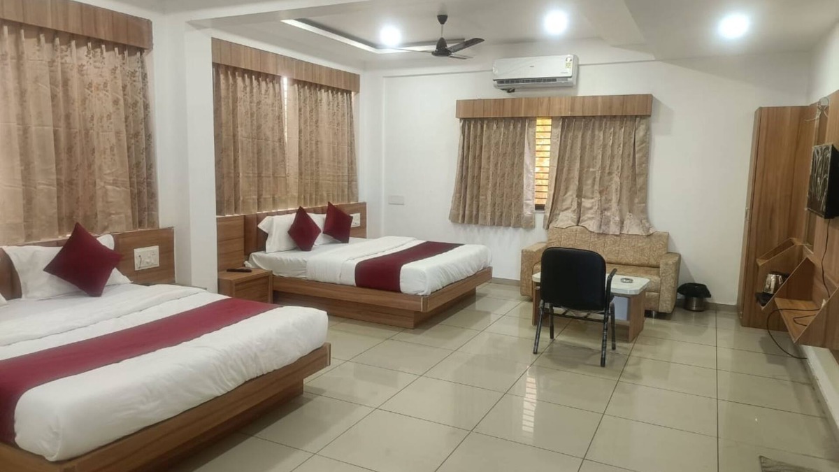 Nadiad House | Hotel Royal Palace in