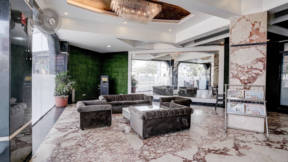 Nilje Gaon Hotel | Hotel RR Suites - Near LODHA Xperia Mall